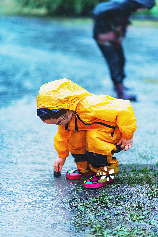 雨中乐趣图片素材