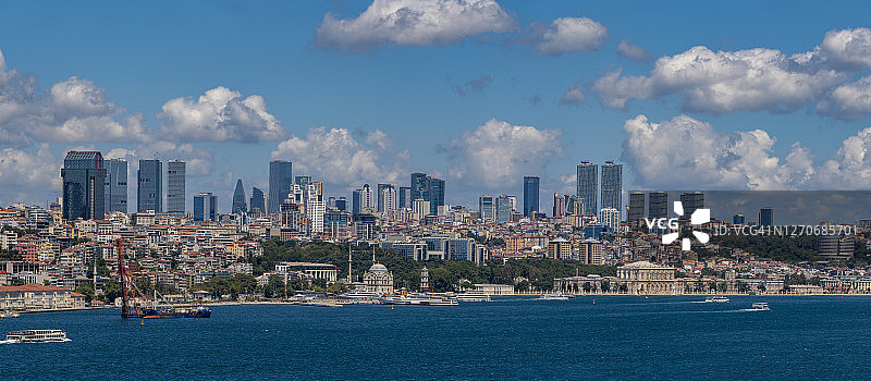 土耳其伊斯坦布尔天际线和博斯普鲁斯海峡图片素材