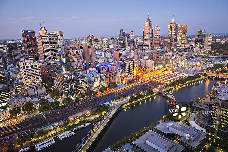 墨尔本城市夜景，维多利亚州，澳大利亚图片素材