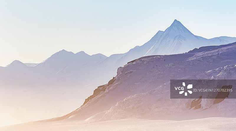 南极洲阿德米勒蒂山脉的赫歇尔山图片素材