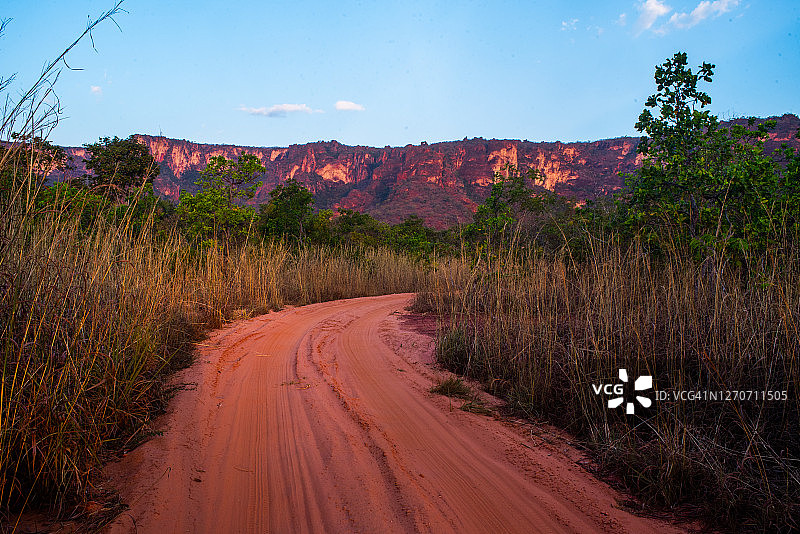 巴西吉马良斯国家公园的土路图片素材