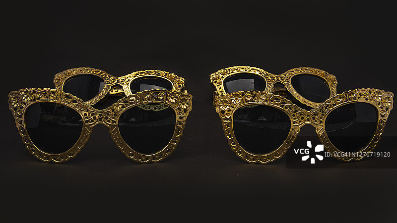 时尚眼镜配饰，金色镜框太阳镜，主题派对道具图片素材