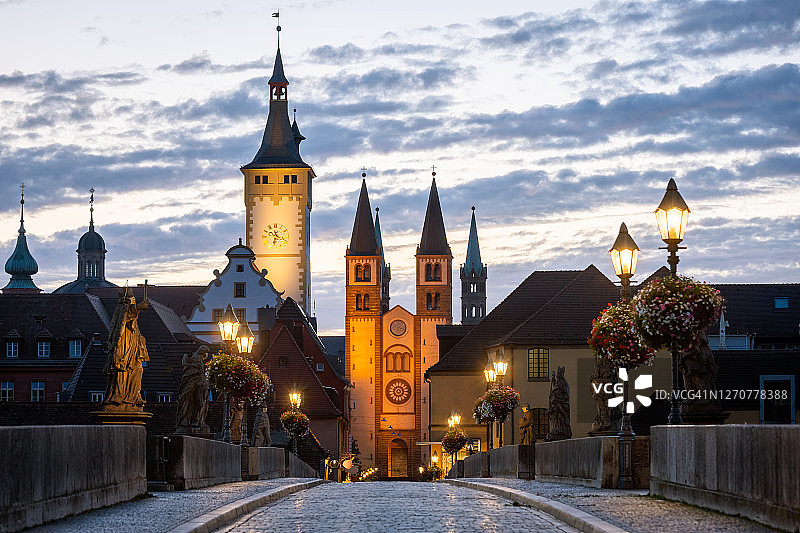 德国巴伐利亚州维尔茨堡老桥图片素材