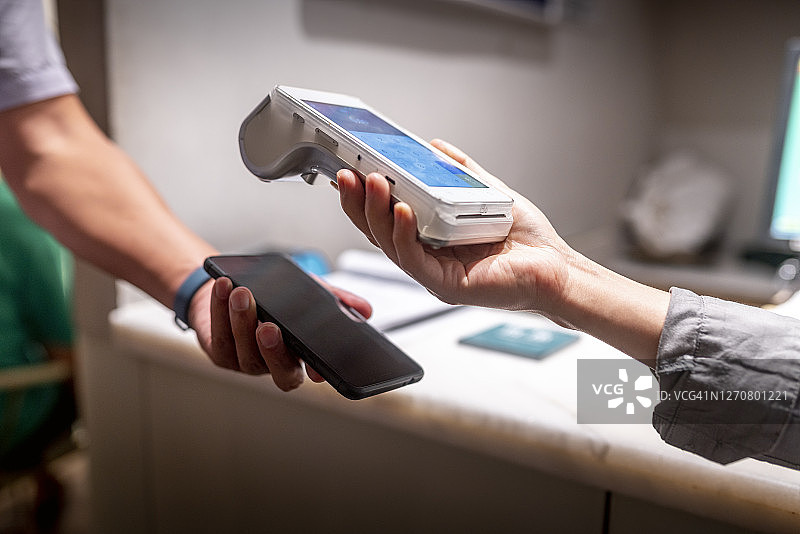 餐厅的无接触手机支付图片素材