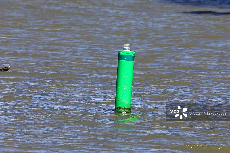 绿色照明浮标图片素材