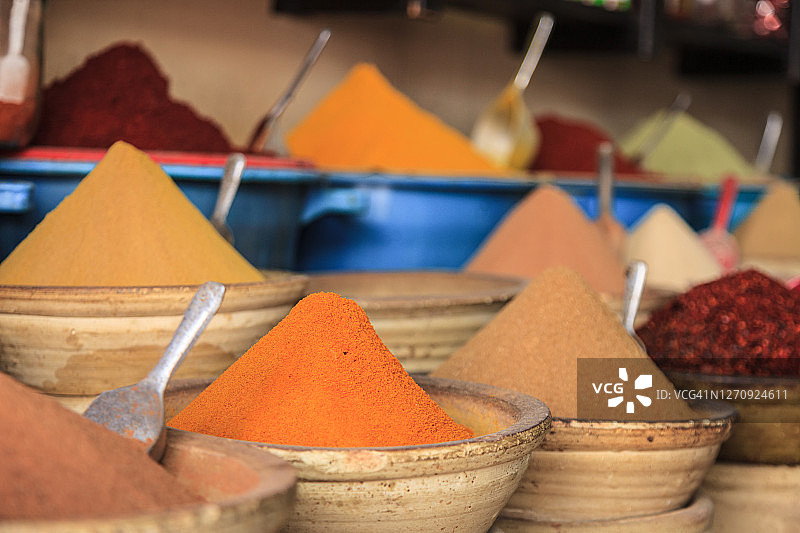 突尼斯侯姆特 Souk 出售的香料图片素材