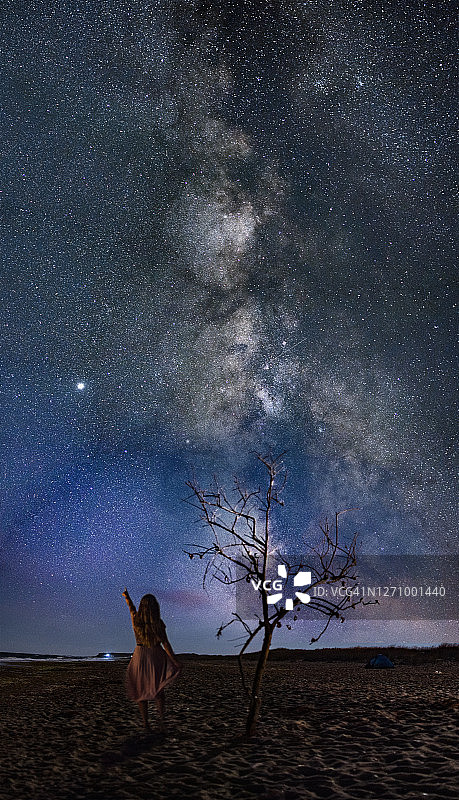 沙布拉和黑海上空的银河图片素材