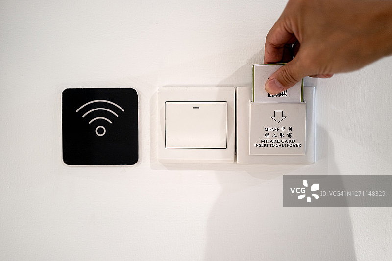 使用电子钥匙卡手动启动电源图片素材