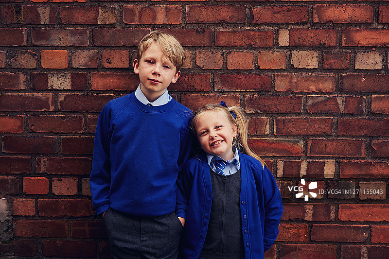两名小学生图片素材