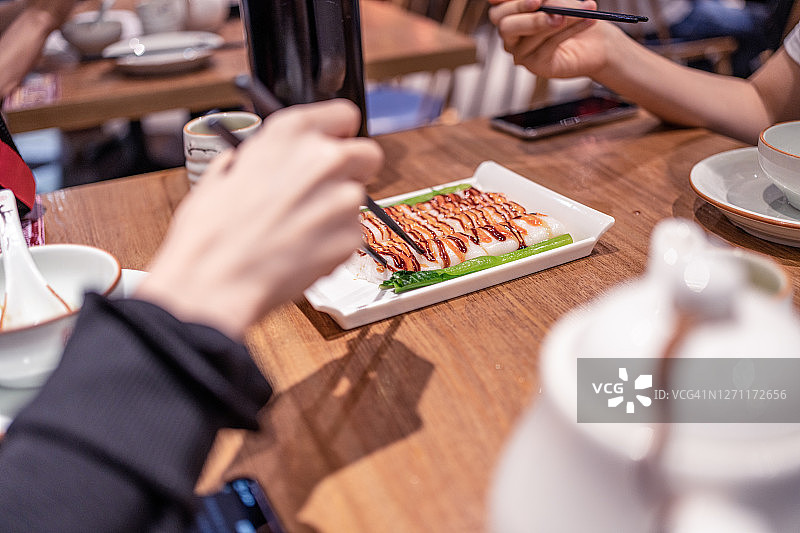 中餐馆里的各种点心特写图片素材