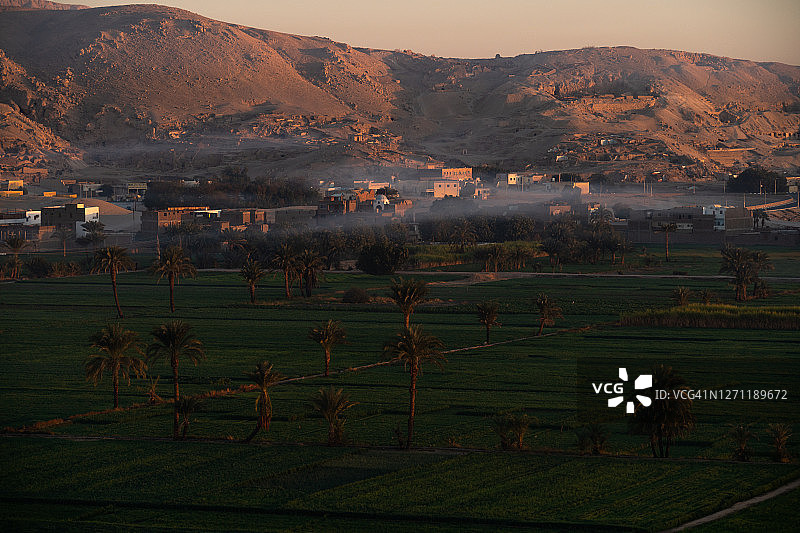 热气球航拍帝王谷图片素材