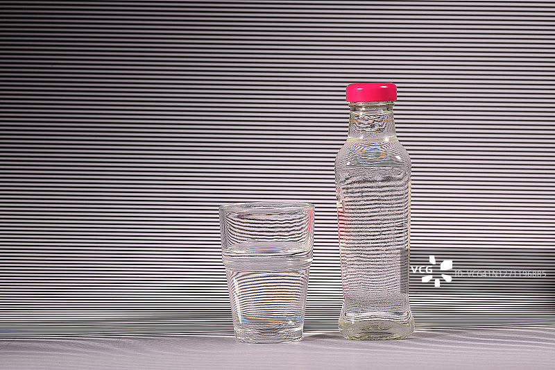 抽象明亮的玻璃物体图片素材