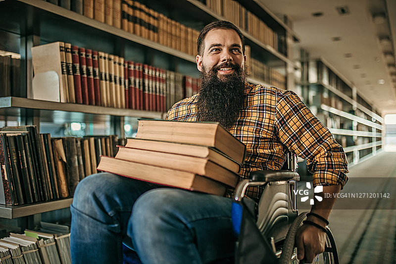 坐轮椅的男人图片素材