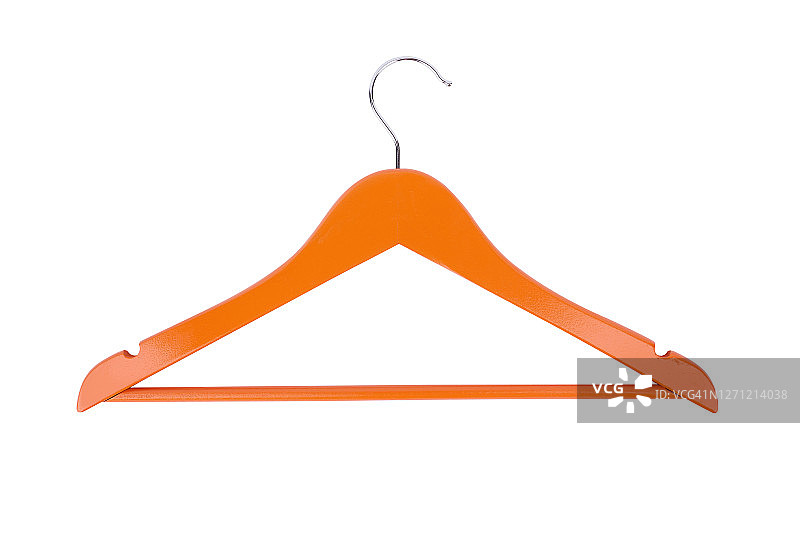 白色背景上的木制衣架图片素材