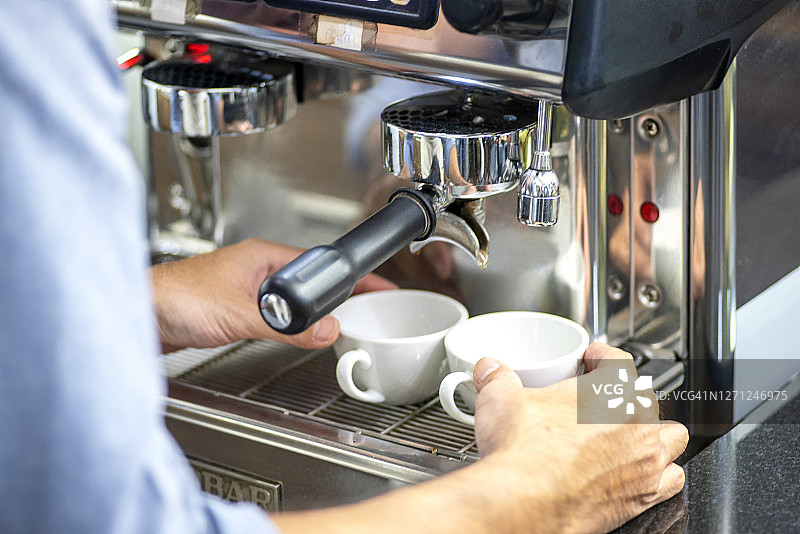 配有2个杯子的意式浓缩全自动咖啡机图片素材