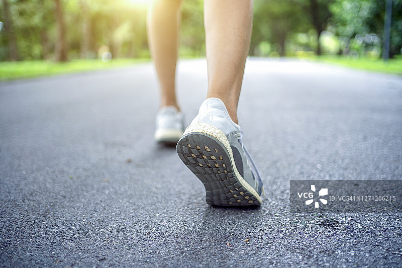 一个跑步者鞋底上与希斯相关的词云图片素材