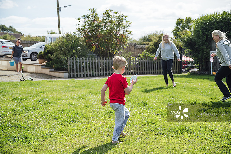 家庭水仗图片素材