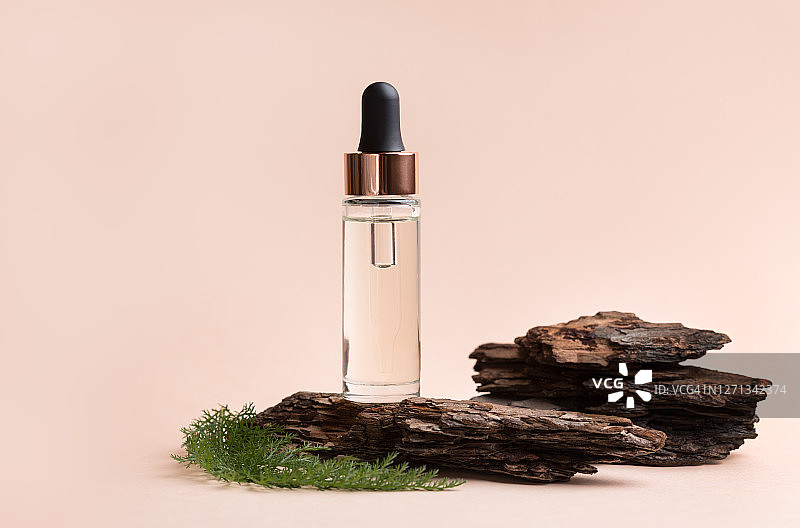 化妆品瓶和天然材料。天然化妆品。图片素材