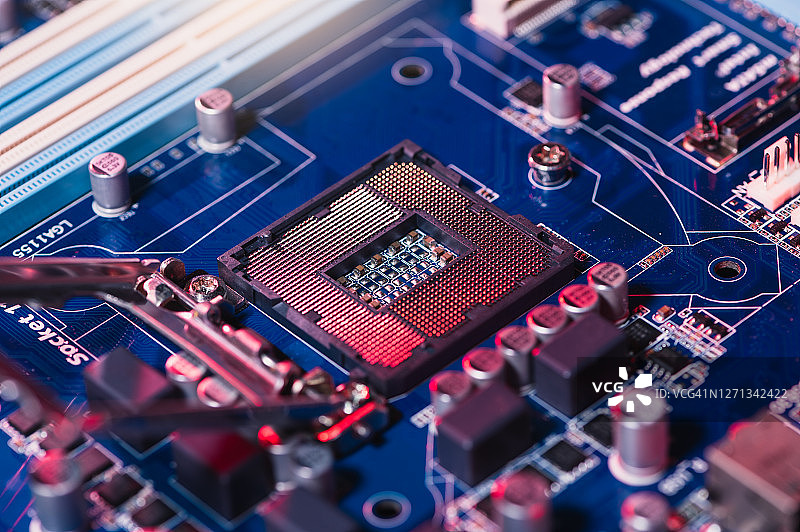 电脑主板上的CPU插槽图片素材