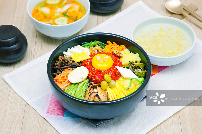 牛肉鞑靼拌饭图片素材