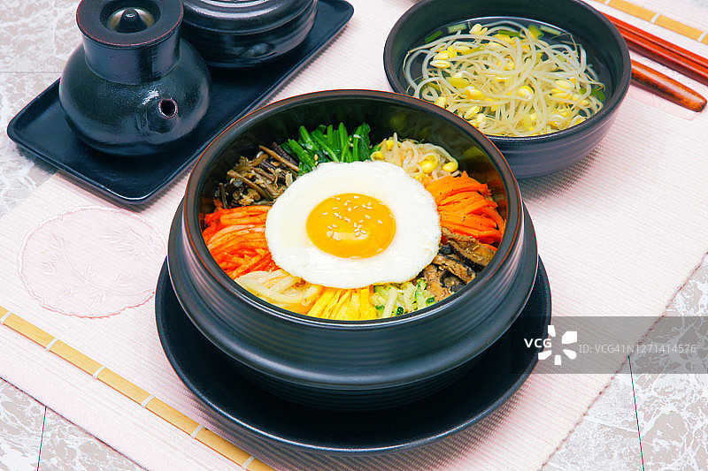 热石锅拌饭图片素材