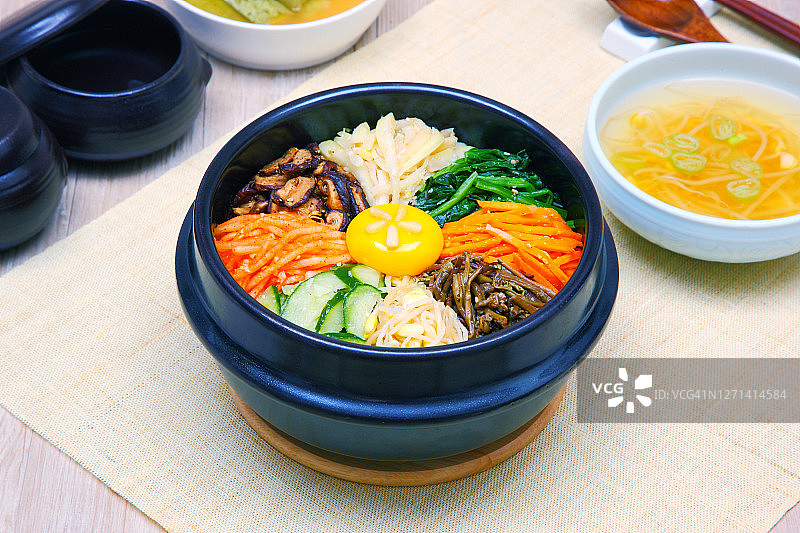 热石锅拌饭图片素材