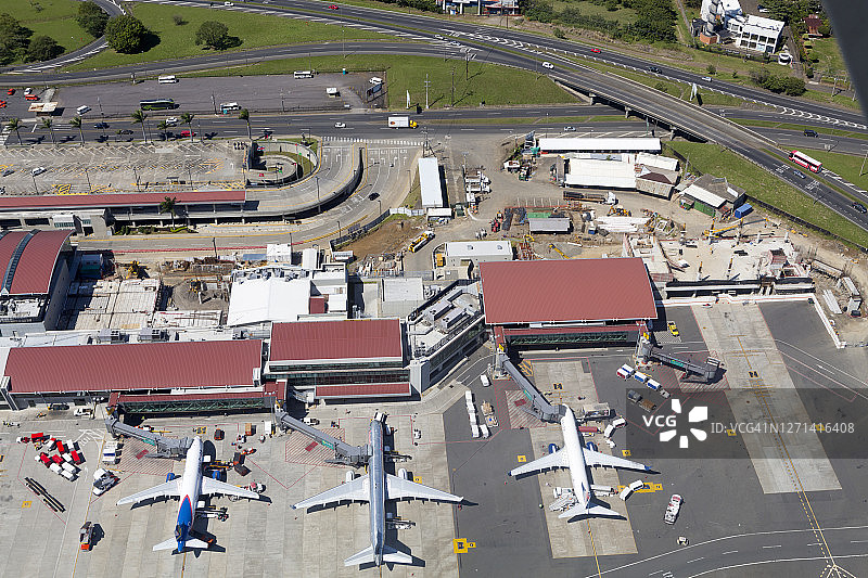 哥斯达黎加圣何塞国际机场航站楼的飞机鸟瞰图图片素材