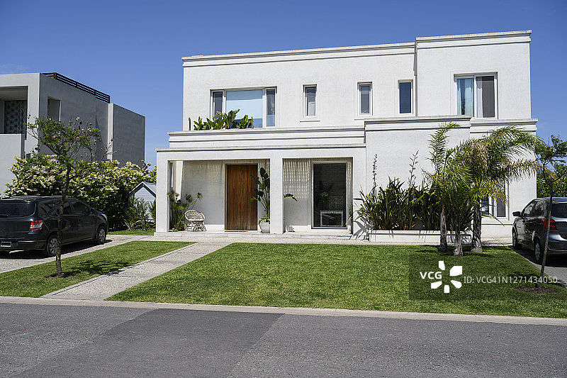 现代住宅及前院图片素材