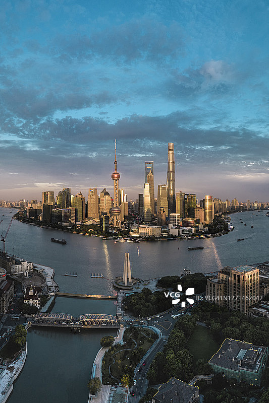 台风季上海天际线全景航拍图片素材