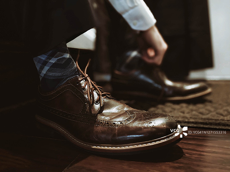 男士穿正装鞋图片素材