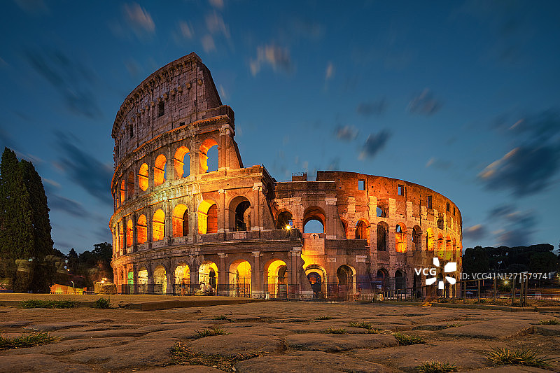 夜幕下的罗马斗兽场图片素材