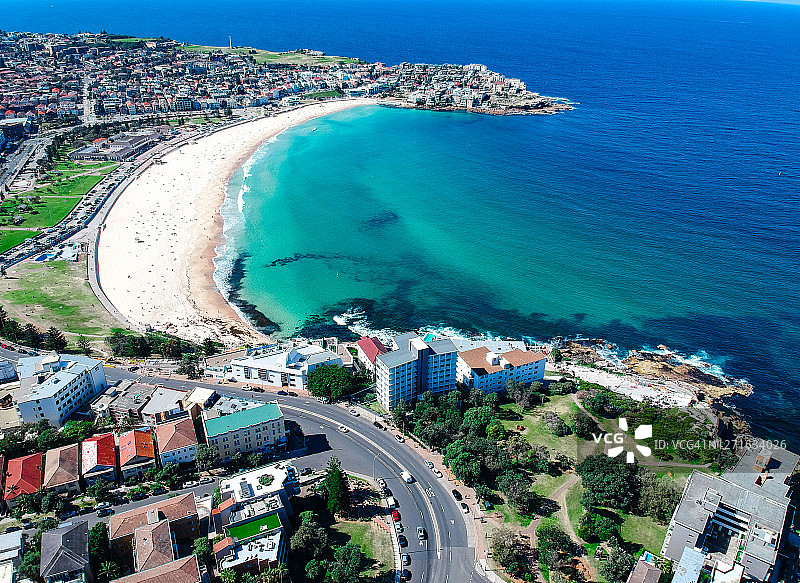 澳大利亚悉尼邦迪海滩悬崖全景航拍无人机视角图片素材