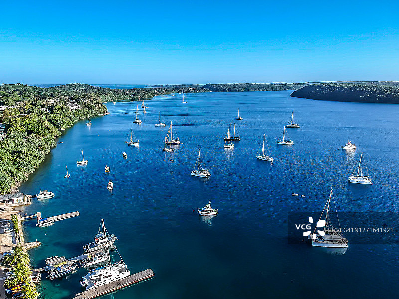 汤加王国：瓦瓦乌岛内亚富镇的航拍照片图片素材