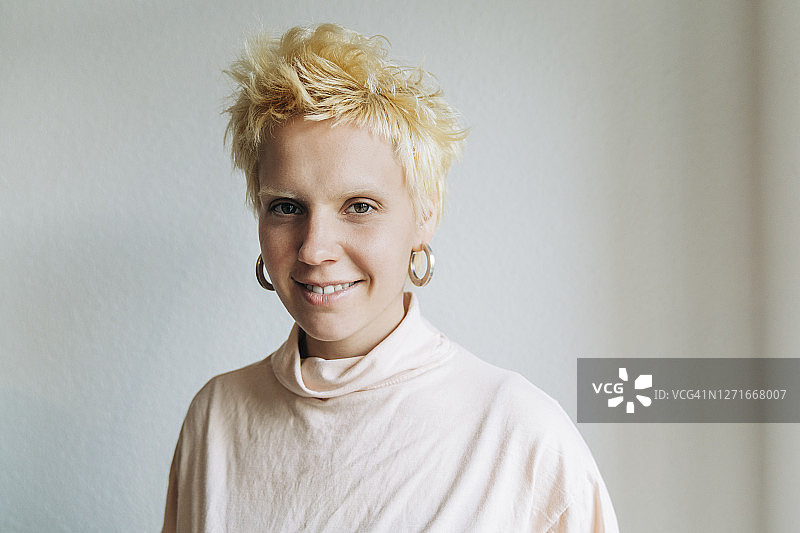 居家时尚女性肖像图片素材