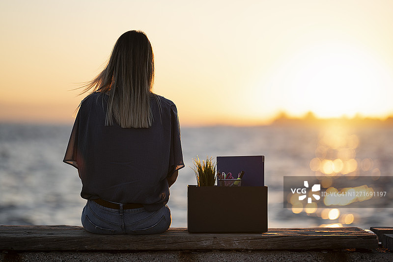 失业的年轻女人图片素材