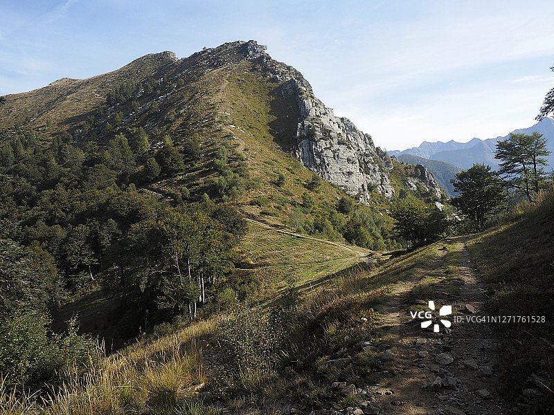 瑞士洛迦诺市附近的特罗萨山景色图片素材