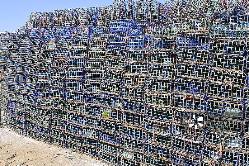 葡萄牙阿尔加维大西洋捕蟹和龙虾的鱼笼陷阱，位于塔维拉市圣卢西亚渔港图片素材