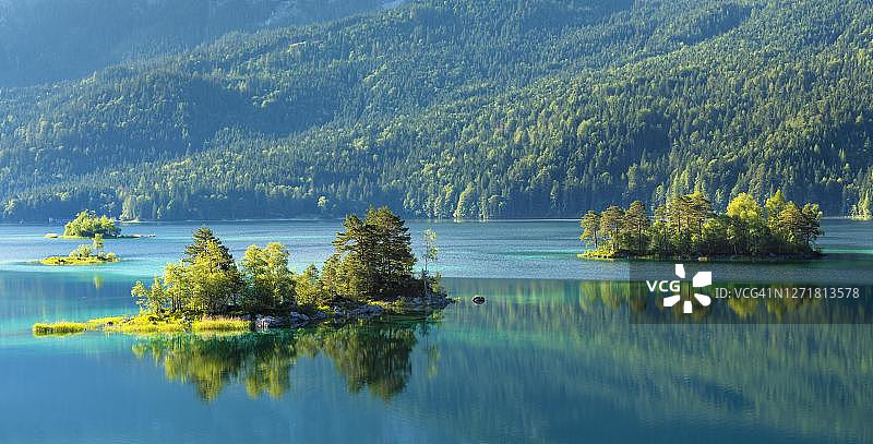 德国巴伐利亚艾布湖中的岛屿图片素材