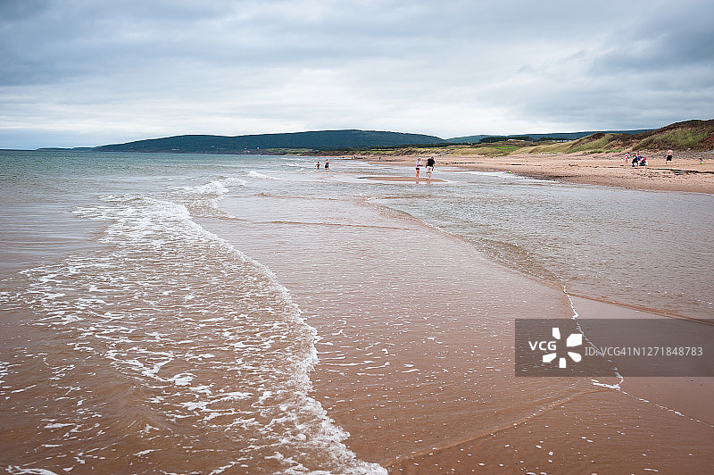 加拿大新斯科舍省布雷顿角因弗内斯海滩上的阴天图片素材