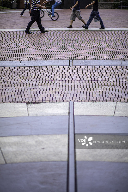 科隆中央车站外的海因里希-伯尔广场的地砖图片素材