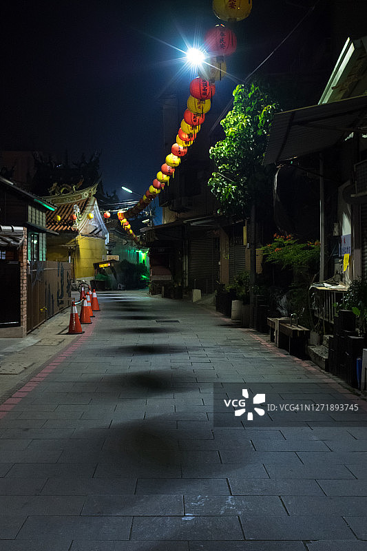 夜晚的小巷图片素材
