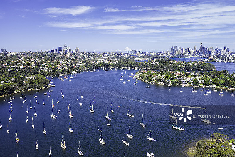 悉尼港鸟瞰图：伍德福德湾通向莱恩科夫河图片素材