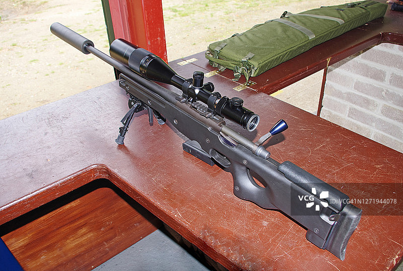 7.62×51毫米北约消音狙击步枪图片素材