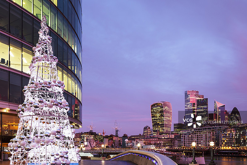 圣诞季的伦敦城市天际线图片素材