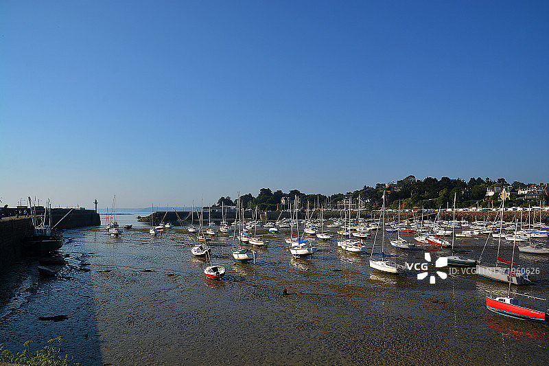 法国布列塔尼的小港口图片素材