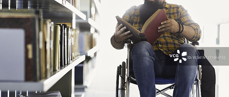 男子轮椅图片素材