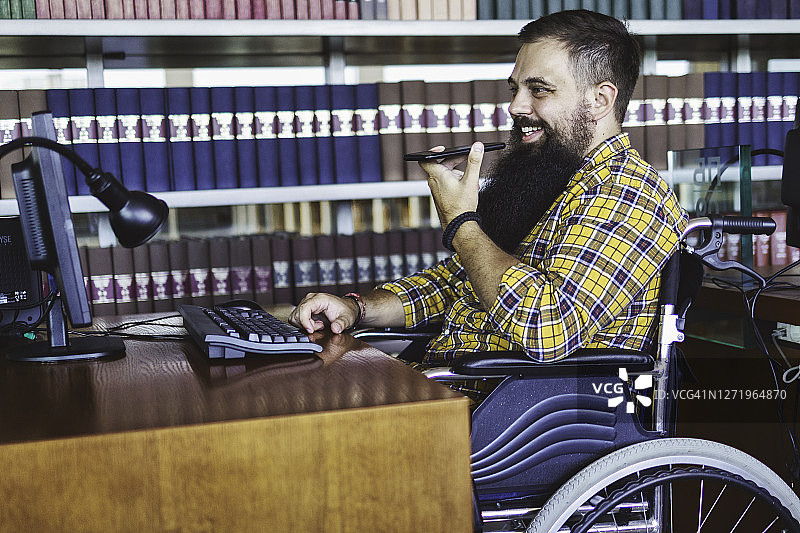 男子轮椅图片素材