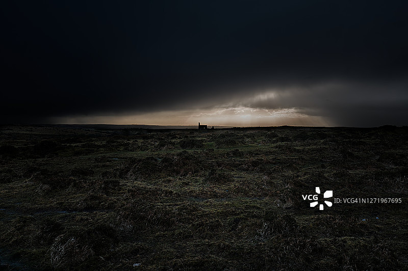 康沃尔郡废弃矿井的亮光图片素材