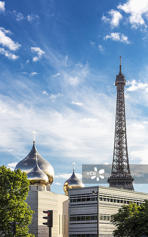 圣三一主教座堂、俄罗斯东正教文化中心和埃菲尔铁塔图片素材