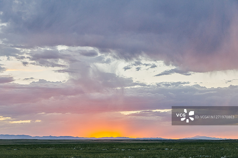 犹他州草甸日落美景图片素材